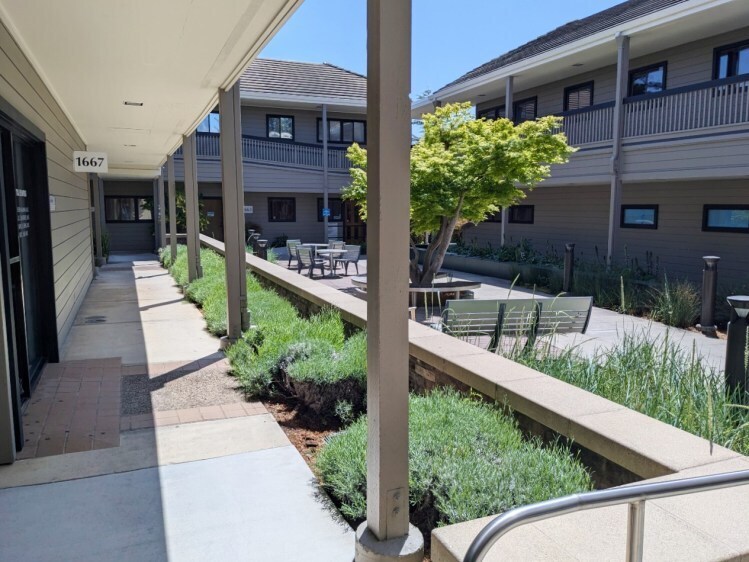 1667 Dominican Way, Santa Cruz, CA à louer - Photo de l’immeuble – Image 1 sur 10
