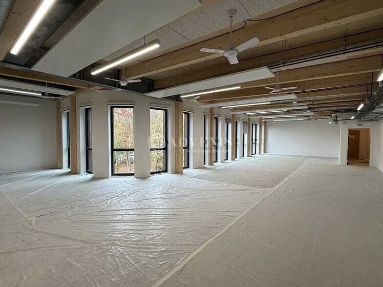 Bureau dans Champs-sur-Marne à louer - Photo de l’immeuble – Image 3 sur 12