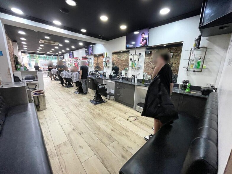 20 Stoke Newington High St, Londres à vendre - Photo de l’immeuble – Image 3 sur 14