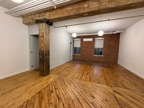37 Greenpoint Ave, Brooklyn, NY à louer Photo de l’immeuble– Image 1 sur 1