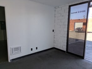 22305-22319 S Vermont Ave, Torrance, CA à louer Photo intérieure– Image 2 sur 4