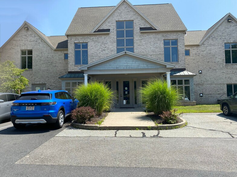 240 Cadwell Dr, Springfield, MA à louer - Photo de l’immeuble – Image 2 sur 10