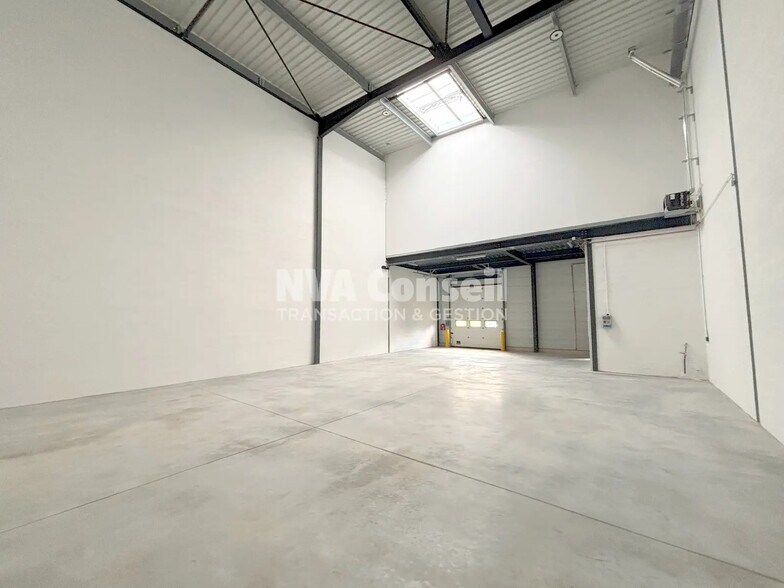 16 Rue Ampère, Pontoise à louer - Photo de l’immeuble – Image 2 sur 8