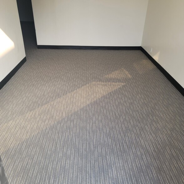 16115 Valerio St, Van Nuys, CA à louer - Photo intérieure – Image 2 sur 12