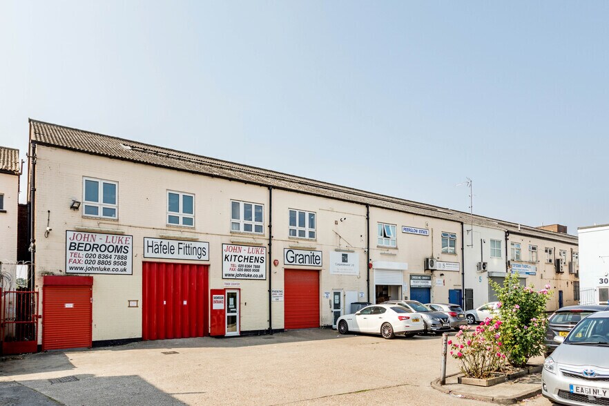 Queensway, Enfield à vendre - Photo de l’immeuble – Image 1 sur 2