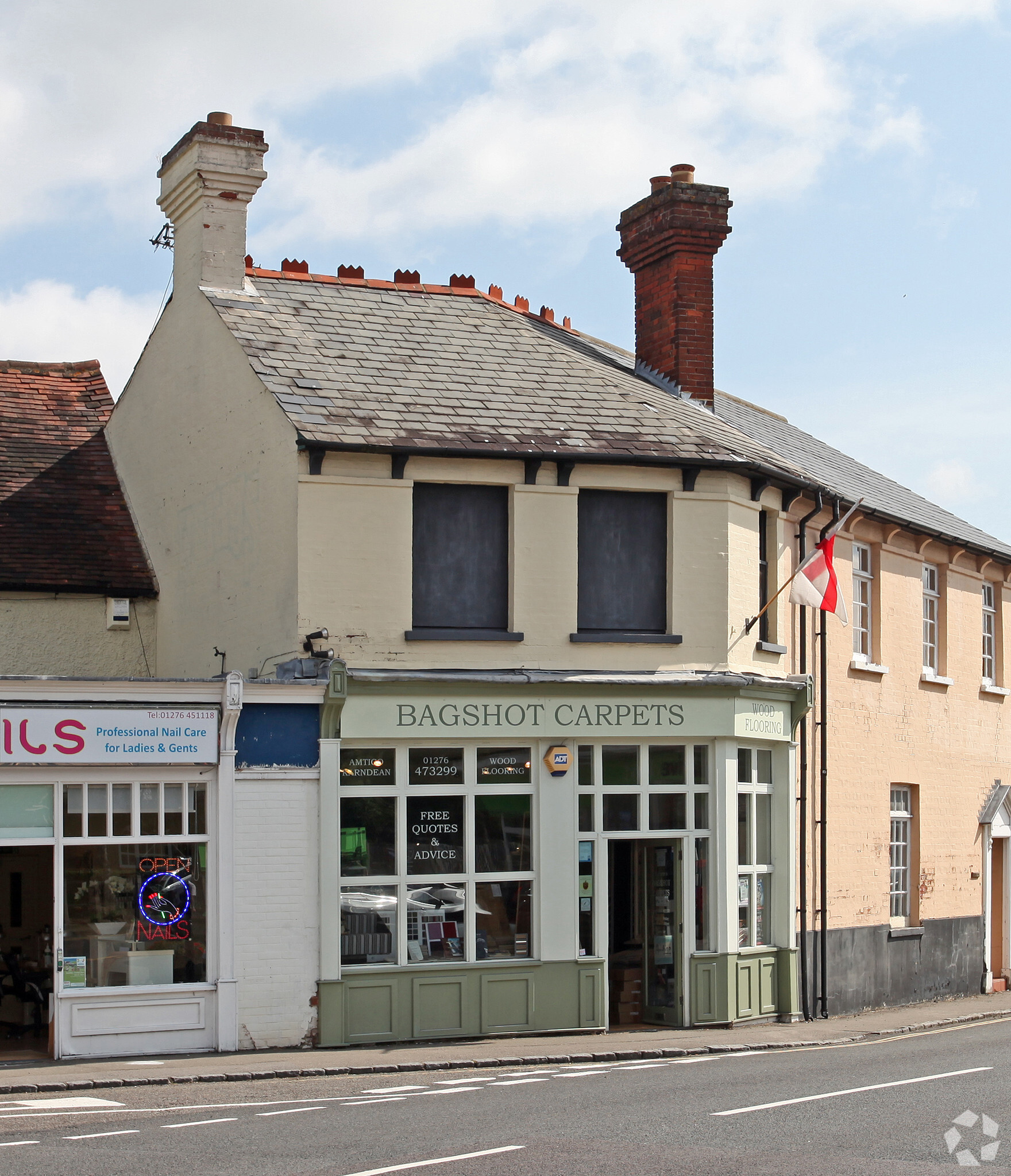 1C The Square, Bagshot à vendre Photo principale– Image 1 sur 4