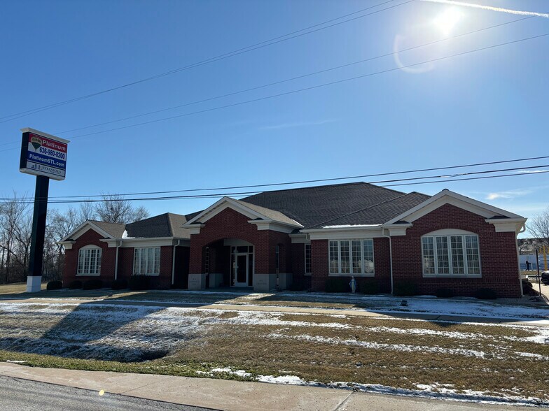 410 Crestview Dr, O'Fallon, MO à louer - Photo de l’immeuble – Image 2 sur 6