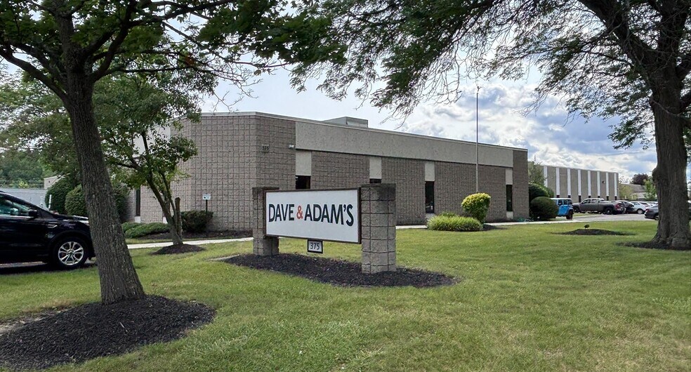 375 Commerce Dr, Buffalo, NY à louer - Photo de l’immeuble – Image 1 sur 3