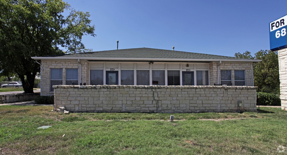 201 N Broadway St, Joshua, TX à louer - Photo de l’immeuble – Image 3 sur 16