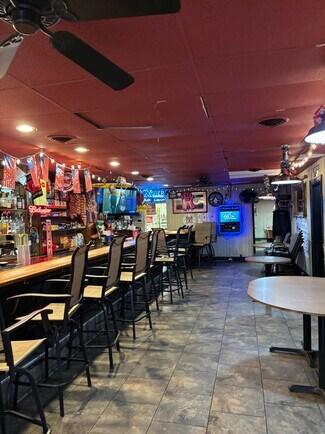 Plus de détails pour 3921 Edwards Rd, Cincinnati, OH - Local commercial à vendre