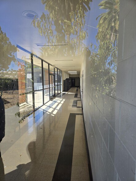 625 Coleman Ave, Los Angeles, CA à louer - Photo de l’immeuble – Image 3 sur 13