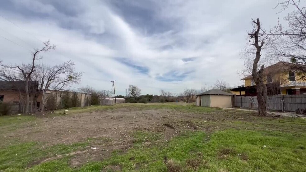 2309 Oakland Blvd, Fort Worth, TX à vendre - Vidéo sur l’annonce professionnelle – Image 2 sur 11