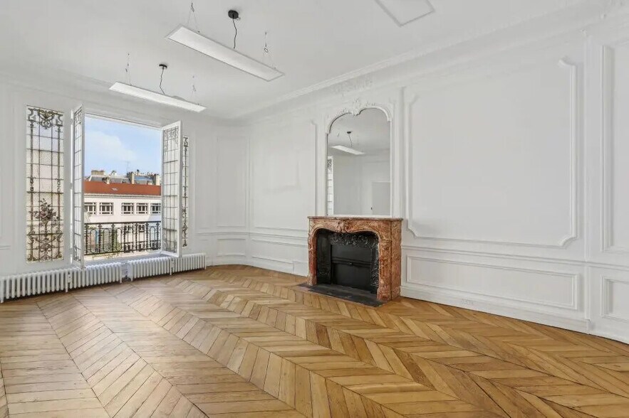 112-114 Rue La Boétie, Paris à louer - Photo de l’immeuble – Image 3 sur 8