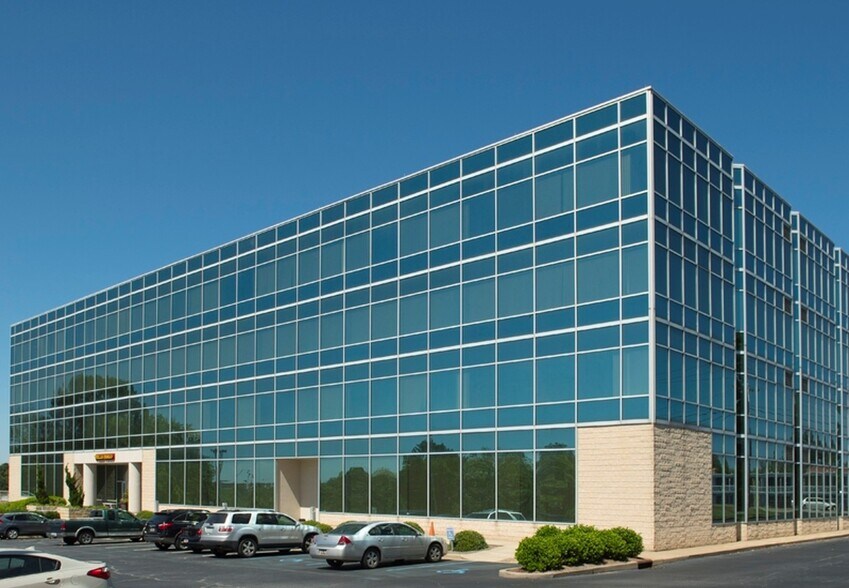 101 N Pine St, Spartanburg, SC à louer - Photo de l’immeuble – Image 1 sur 7