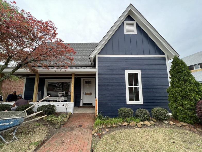 250 W Pennsylvania Ave, Southern Pines, NC à louer - Photo principale – Image 1 sur 9