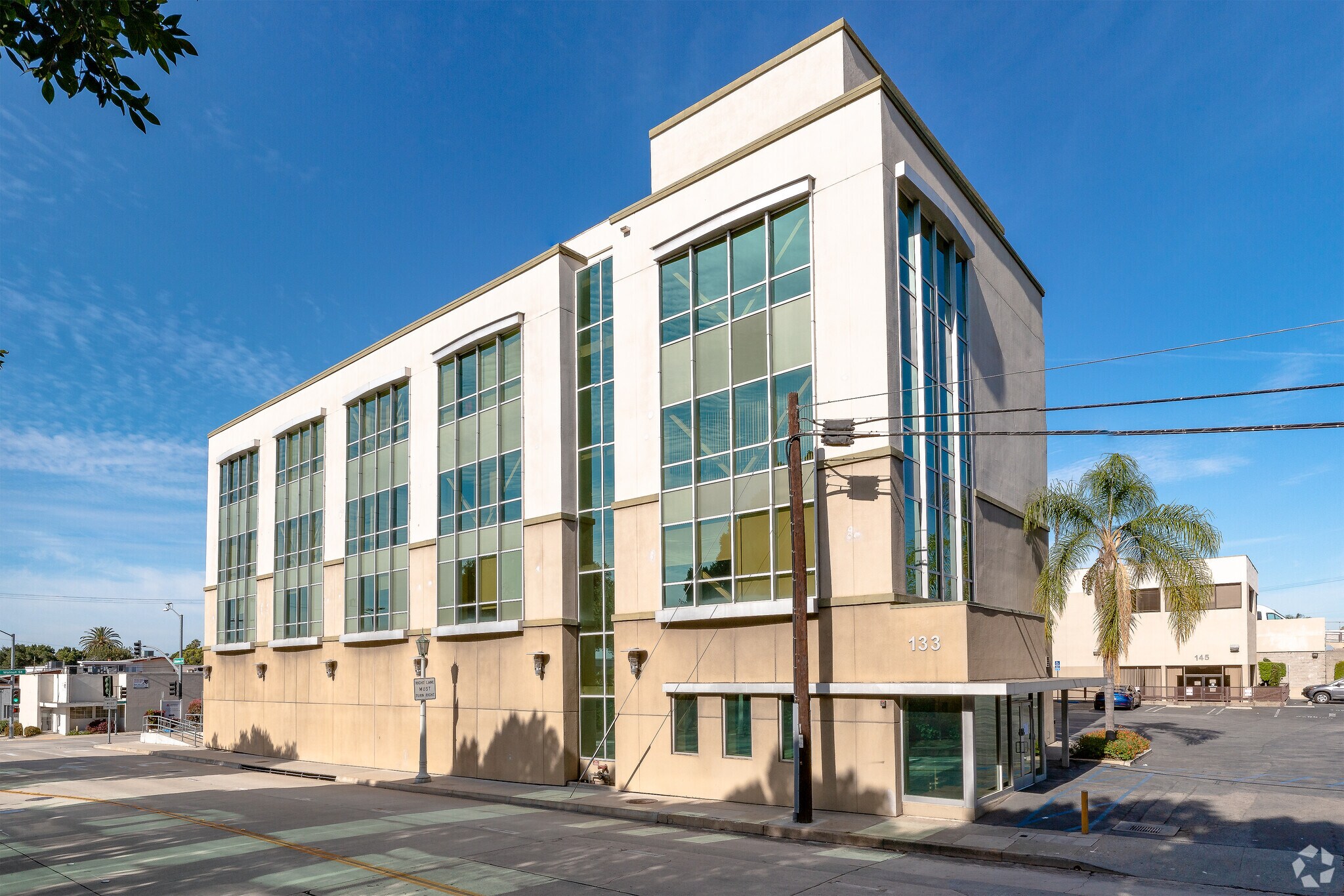 133 N Altadena Dr, Pasadena, CA à louer Photo principale– Image 1 sur 24