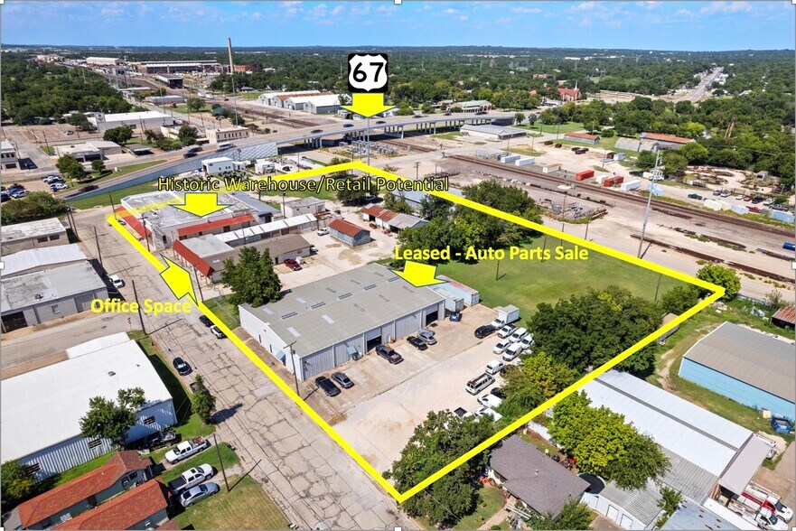 402 E Chambers St, Cleburne, TX à vendre - Photo principale – Image 1 sur 1