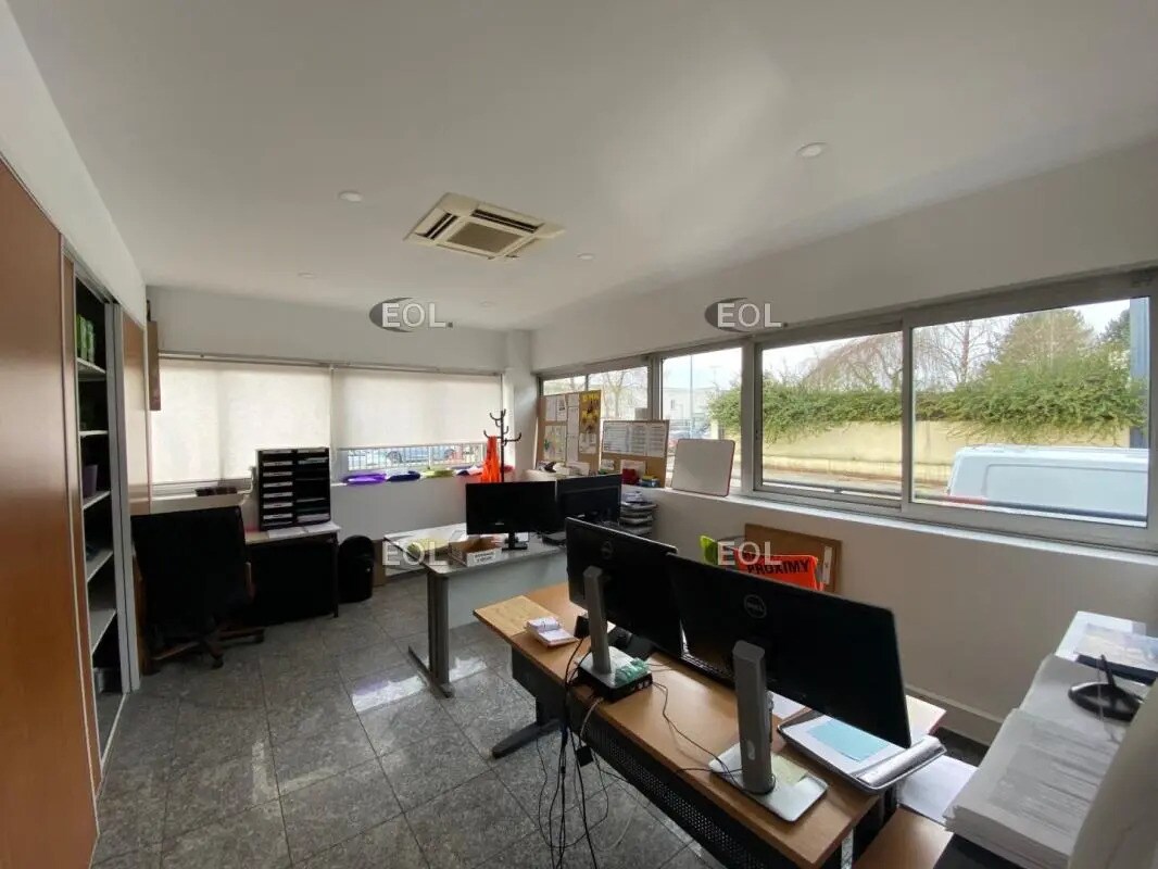 Local d’activités dans Combs-la-Ville à louer Photo intérieure– Image 1 sur 15