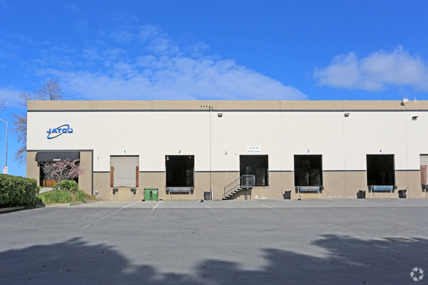 34343 Zwissig Way, Union City, CA à vendre - Photo de l’immeuble – Image 2 sur 5