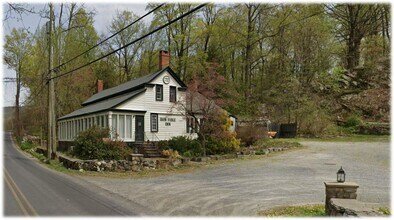 38 Bellvale Lakes Rd, Warwick, NY à louer Photo de l’immeuble– Image 2 sur 21