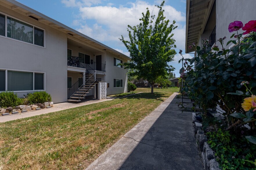 3326 Lerwick Rd, Sacramento, CA à vendre - Photo principale – Image 1 sur 22