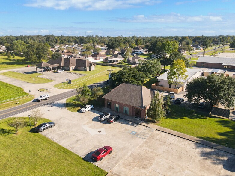 1201 S Purpera Ave, Gonzales, LA à louer - Photo de l’immeuble – Image 3 sur 12