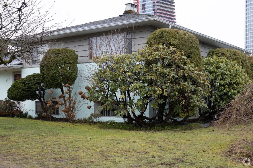 692 39th Av W, Vancouver, BC à vendre - Photo de l’immeuble – Image 2 sur 2