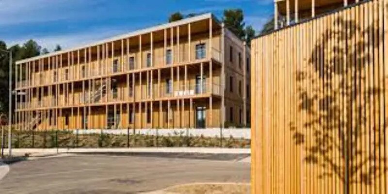 305 Rue Maurice Aicardi Lejard, Aix-en-Provence à louer - Photo de l’immeuble – Image 2 sur 2