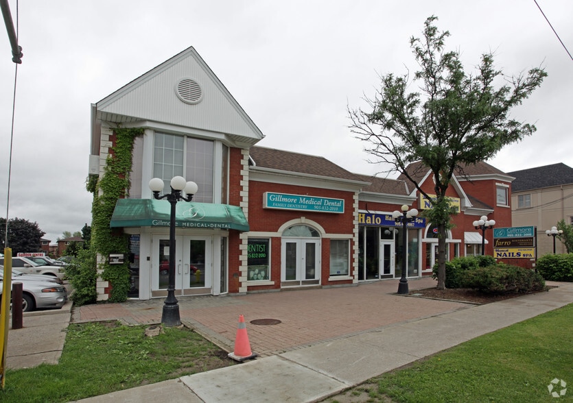 2316 Major Mackenzie Dr, Vaughan, ON à louer - Photo de l’immeuble – Image 2 sur 3