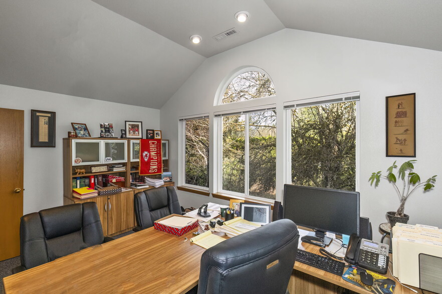 104 Tremont Ave, Port Orchard, WA à vendre - Photo de l’immeuble – Image 3 sur 47