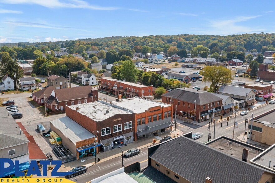 132 N Market St, East Palestine, OH à vendre - Photo de l’immeuble – Image 2 sur 10