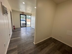 1325 S Houston Ave, Humble, TX à louer Photo intérieure– Image 1 sur 6