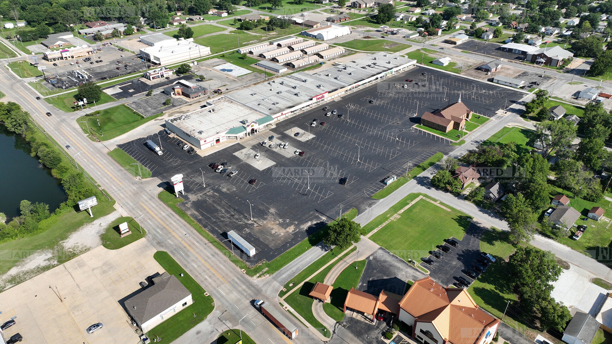 100 Hall St, Coffeyville, KS à louer Photo de l’immeuble– Image 1 sur 30