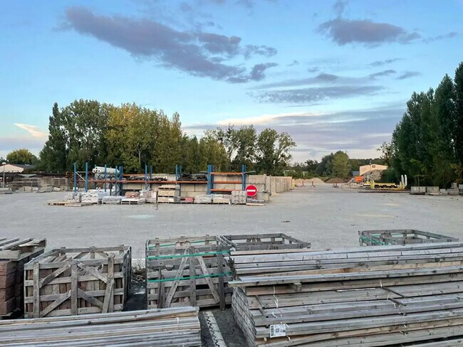 Plus de détails pour Local d’activités à vendre