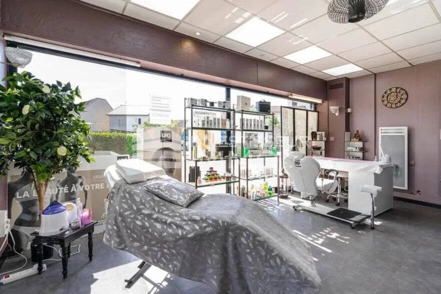 Local commercial dans Chennevières-sur-Marne à louer - Photo de l’immeuble – Image 1 sur 9