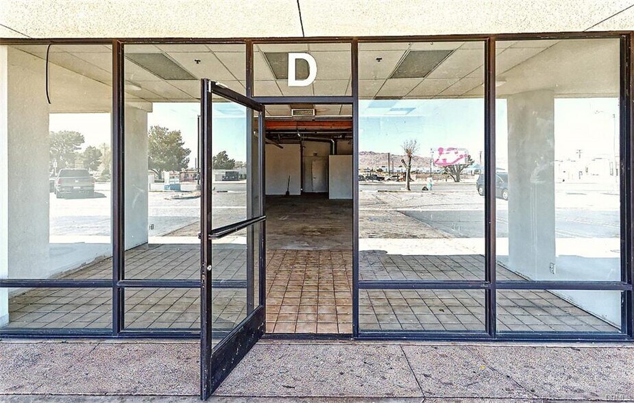 13534 Navajo Rd, Apple Valley, CA à louer - Photo de l’immeuble – Image 3 sur 6