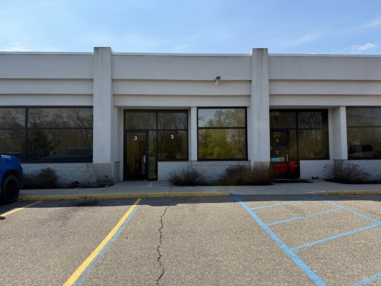 7194 Big Sky Dr, Holly, MI à louer - Photo de l’immeuble – Image 2 sur 11