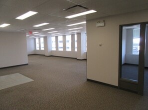 2002 Victoria Av, Regina, SK à louer Photo intérieure– Image 1 sur 3