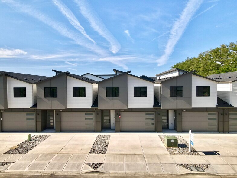 Portfolio of 6 Luxury, Newly-Built Homes portefeuille de 6 biens à vendre sur LoopNet.fr - Photo de l’immeuble – Image 3 sur 30