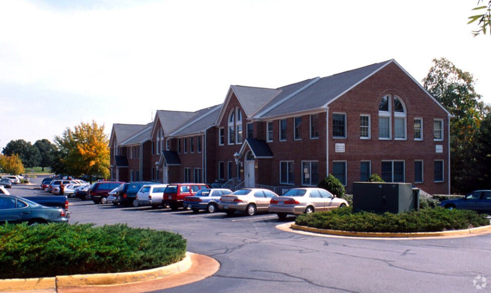 9668-9683 Main St, Fairfax, VA à louer - Photo de l’immeuble – Image 3 sur 48