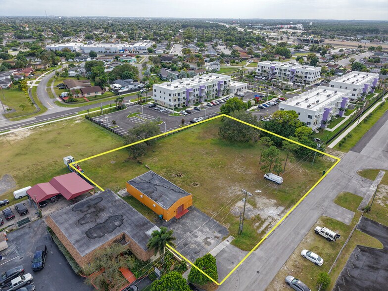14551 Carver Dr, Miami, FL à vendre - Photo de l’immeuble – Image 2 sur 4