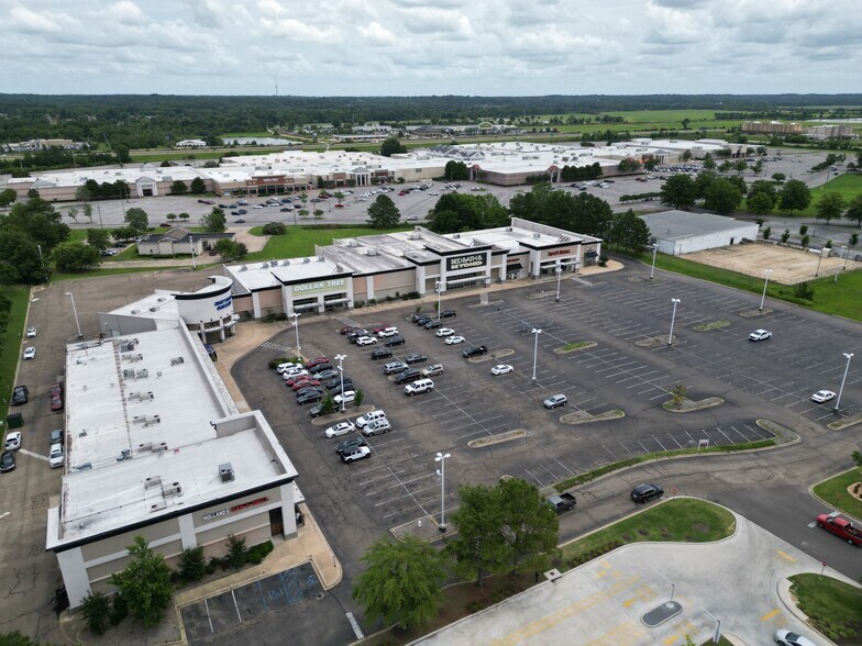 3944-3952 N Gloster St, Tupelo, MS à louer - Photo de l’immeuble – Image 3 sur 11