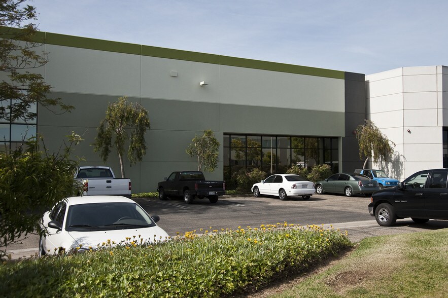 1650 Beacon Pl, Oxnard, CA à vendre - Photo de l’immeuble – Image 3 sur 7