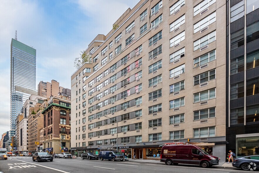 136 E 55th St, New York, NY à louer - Photo de l’immeuble – Image 2 sur 7