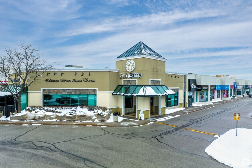3145 Dundas St W, Mississauga, ON à louer - Photo principale – Image 1 sur 57