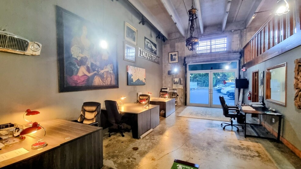 5582 NE 4th Ct, Miami, FL à louer - Photo de l’immeuble – Image 3 sur 9