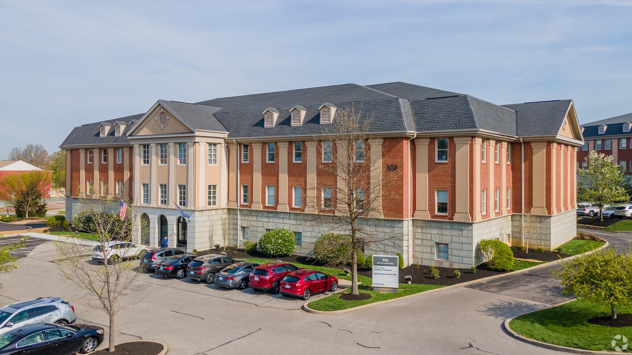 300 Buttermilk Pike, Fort Mitchell, KY à louer Photo de l’immeuble– Image 1 sur 6