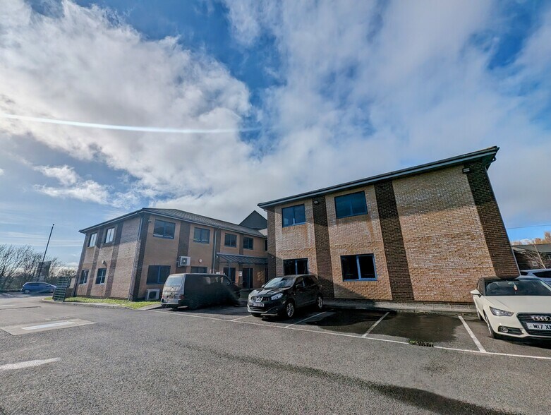 Kenn Rd, Kenn à vendre - Photo de l’immeuble – Image 3 sur 11