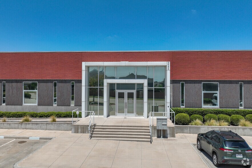 3585 National Dr, Plano, TX à louer - Photo de l’immeuble – Image 2 sur 4