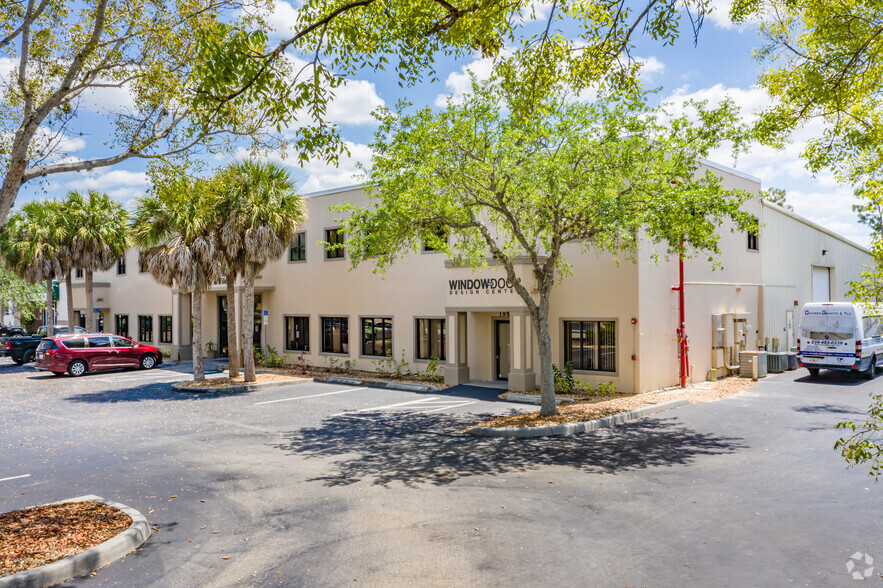 1956-1960 Trade Center Way, Naples, FL à louer - Photo de l’immeuble – Image 1 sur 4